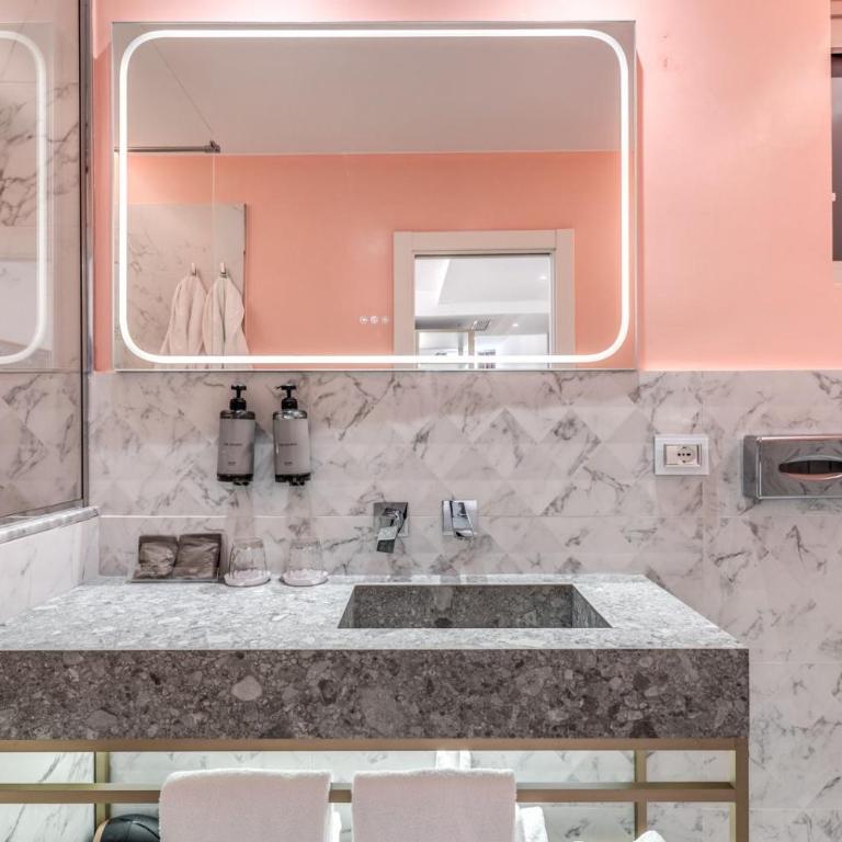 Relais Trevi 95 Boutique Hotel - Camera Quadrupla Premium - 11