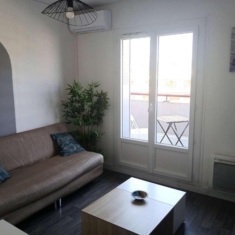 Geoffrey – T2 avec 2 balcons vue panoramique • 4 pers • Grenoble - One-Bedroom Apartment with Balcony - 5