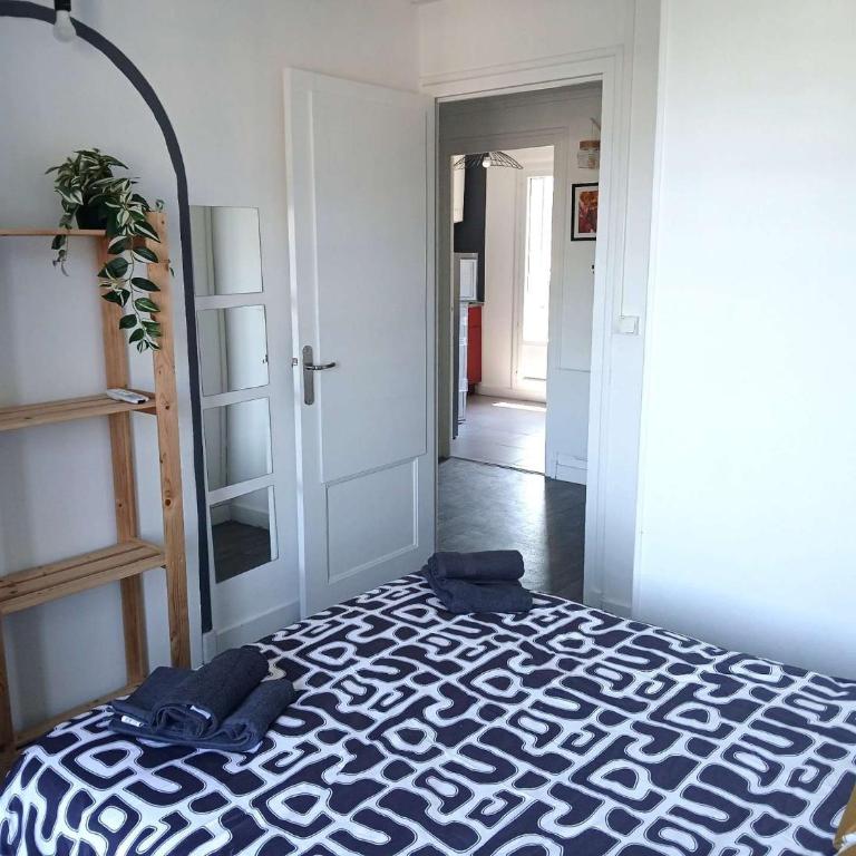 Geoffrey – T2 avec 2 balcons vue panoramique • 4 pers • Grenoble - One-Bedroom Apartment with Balcony - 19
