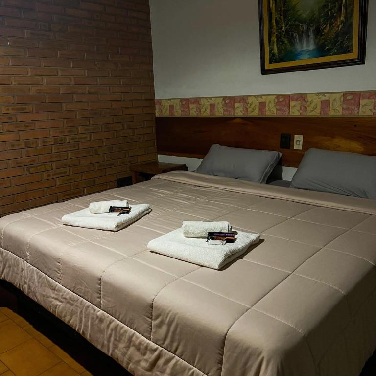 Hotel & Restaurant Las Brisas - Suite con cama grande y balcón - 3