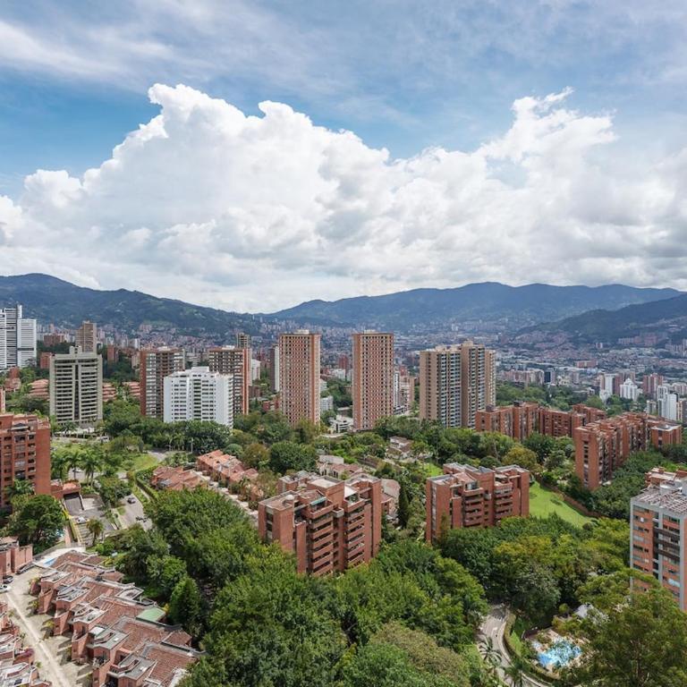 El Tesoro 1BR Coworking, Rooftop & Market AC - One-Bedroom Apartment - 14