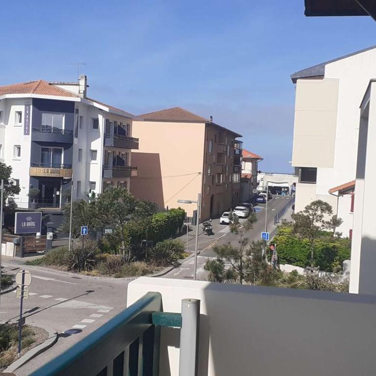Grand T2 avec terrasse et parking – À deux pas de l'océan à Capbreton - Appartement 1 Chambre avec Balcon - 2