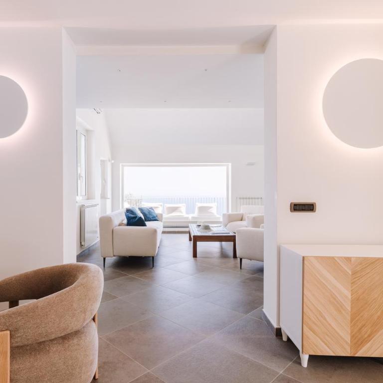 Villa Dequinz Luxury Retreat & Private Infinity Pool - Villa - 17