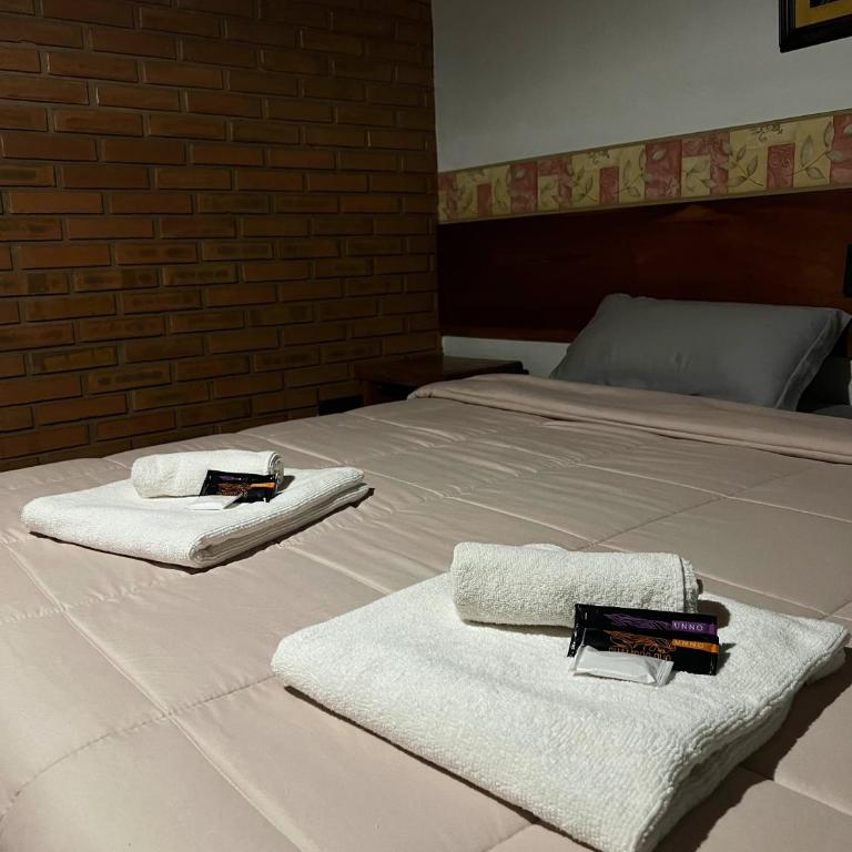 Hotel & Restaurant Las Brisas - Suite con cama grande y balcón - 2