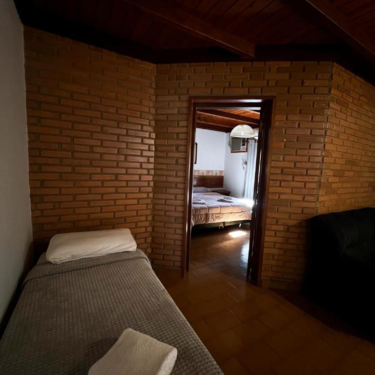 Hotel & Restaurant Las Brisas - Suite con cama grande y balcón - 1