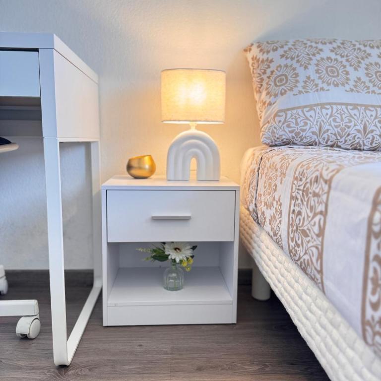 Modern 4-room apartment 3 bedrooms Netflix Parking - Three-Bedroom Apartment - 96