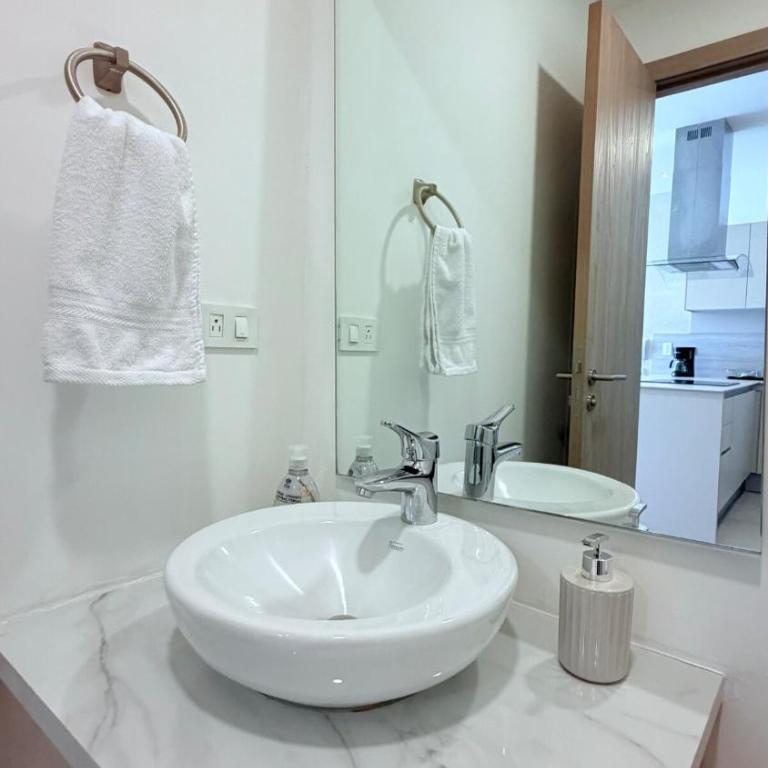 Exclusive Luxury Suite with Pool & Scenic Balcony, wiffi, parking - Apartamento de 1 dormitorio - 24