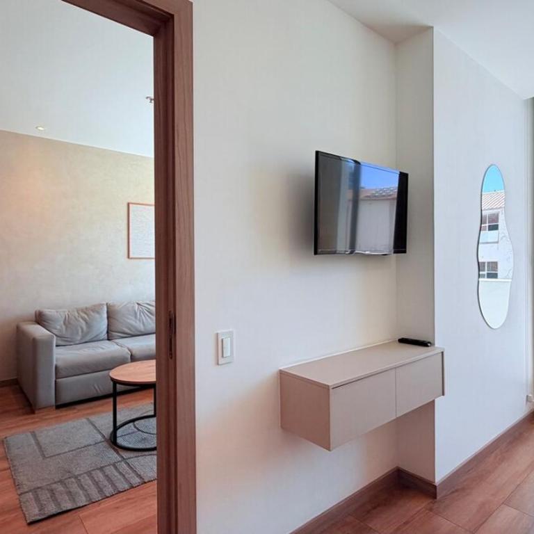 Exclusive Luxury Suite with Pool & Scenic Balcony, wiffi, parking - Apartamento de 1 dormitorio - 40