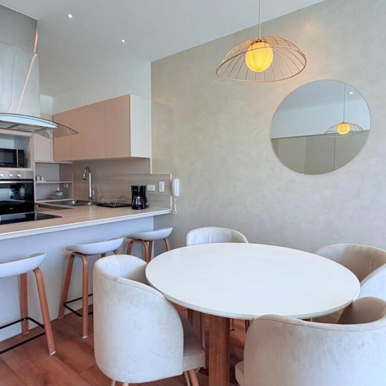 Exclusive Luxury Suite with Pool & Scenic Balcony, wiffi, parking - Apartamento de 1 dormitorio - 43