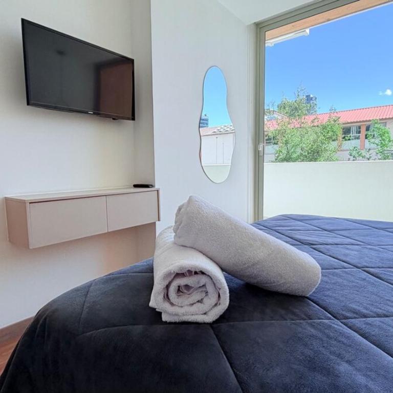 Exclusive Luxury Suite with Pool & Scenic Balcony, wiffi, parking - Apartamento de 1 dormitorio - 57