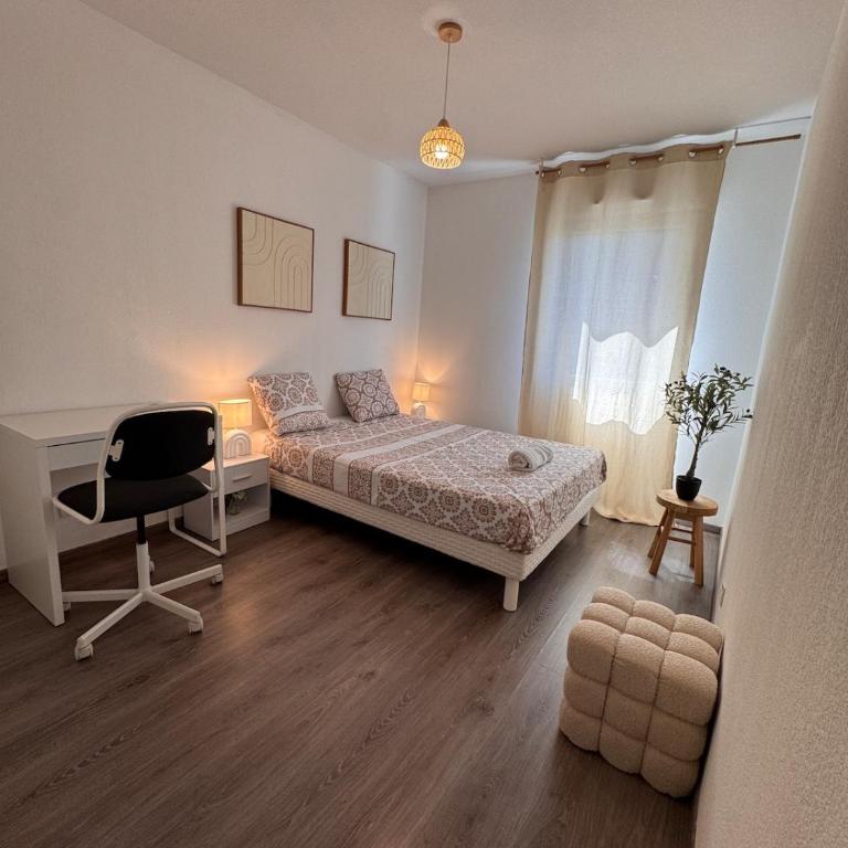 Modern 4-room apartment 3 bedrooms Netflix Parking - Three-Bedroom Apartment - 90