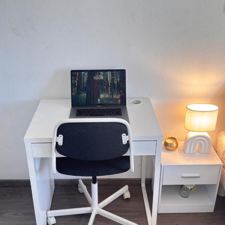 Modern 4-room apartment 3 bedrooms Netflix Parking - Three-Bedroom Apartment - 89