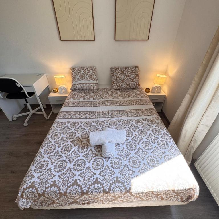 Modern 4-room apartment 3 bedrooms Netflix Parking - Three-Bedroom Apartment - 88