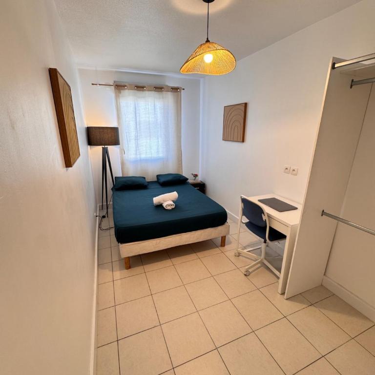 Modern 4-room apartment 3 bedrooms Netflix Parking - Three-Bedroom Apartment - 74