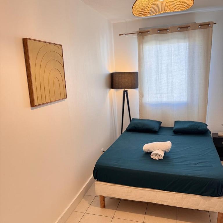 Modern 4-room apartment 3 bedrooms Netflix Parking - Three-Bedroom Apartment - 69