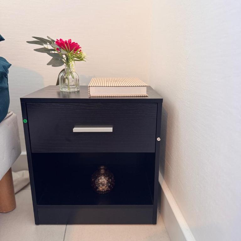Modern 4-room apartment 3 bedrooms Netflix Parking - Three-Bedroom Apartment - 65