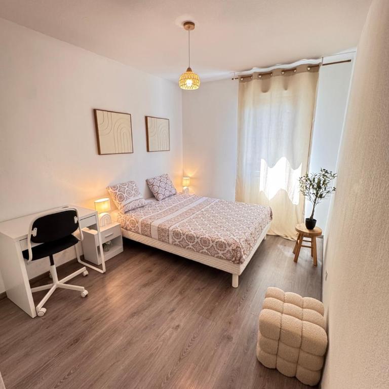 Modern 4-room apartment 3 bedrooms Netflix Parking - Three-Bedroom Apartment - 44