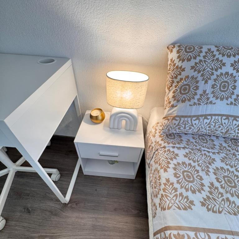 Modern 4-room apartment 3 bedrooms Netflix Parking - Three-Bedroom Apartment - 35