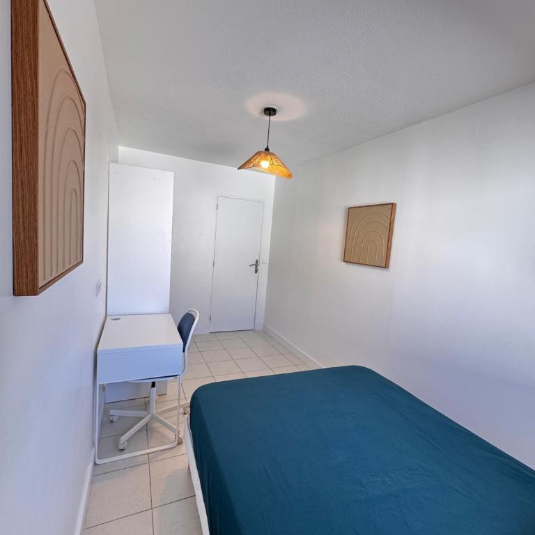 Modern 4-room apartment 3 bedrooms Netflix Parking - Three-Bedroom Apartment - 27