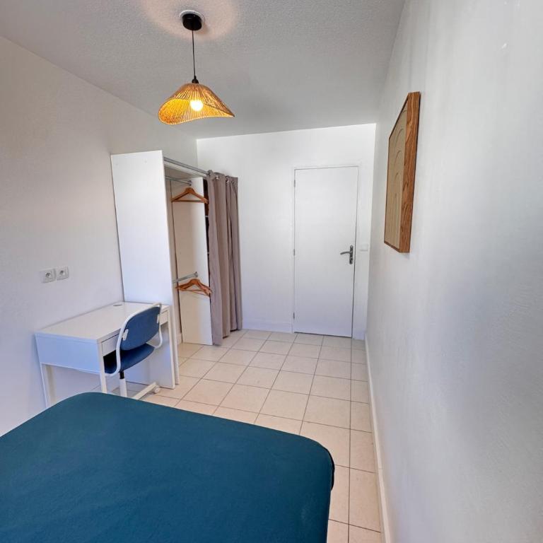 Modern 4-room apartment 3 bedrooms Netflix Parking - Three-Bedroom Apartment - 26