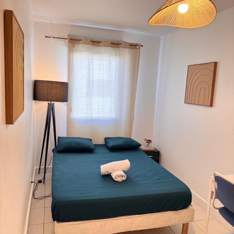 Modern 4-room apartment 3 bedrooms Netflix Parking - Three-Bedroom Apartment - 22