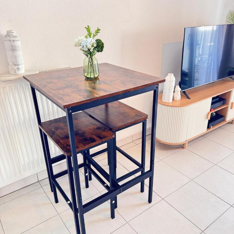 Modern 4-room apartment 3 bedrooms Netflix Parking - Three-Bedroom Apartment - 9