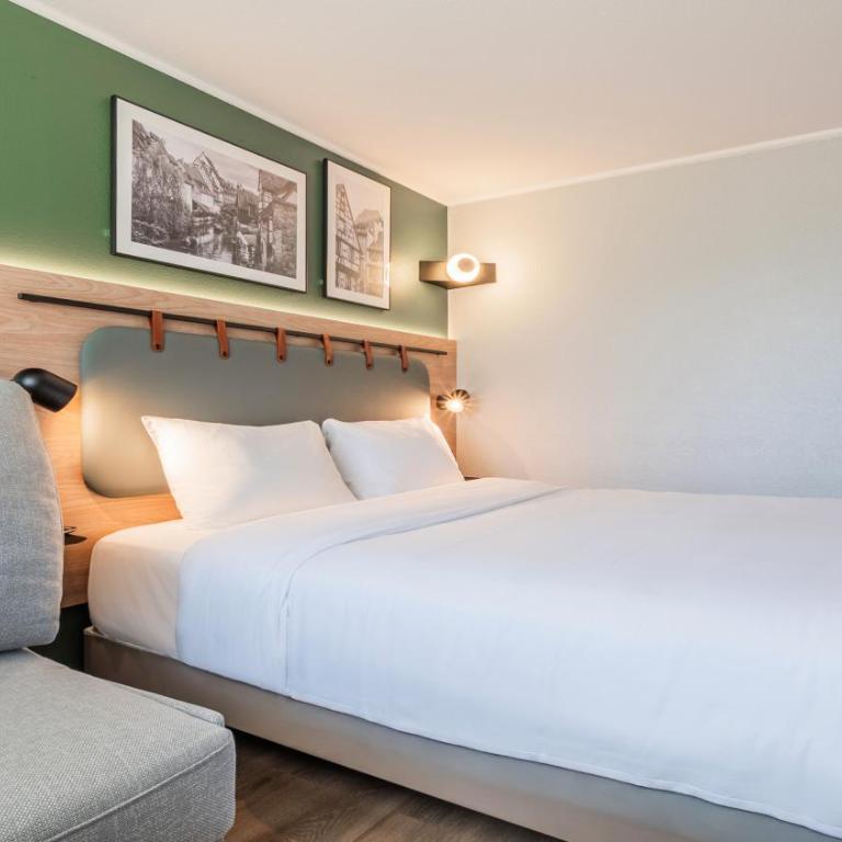 Campanile NATURE - Colmar Parc des Exposition - Chambre Standard avec 1 Lit Queen-Size et 1 Canapé-Lit - 4