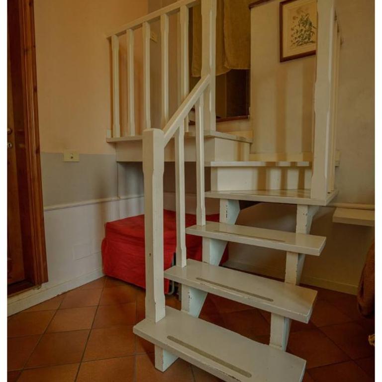 Tranquil Suite Near Museums and Train Station - Camera Tripla Basic con Bagno in Comune - 2