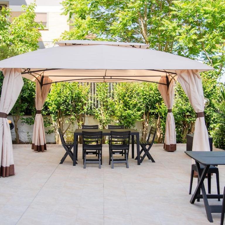 The GreenDen terrace, BBQ & table tennis - Appartamento con 2 Camere da Letto, Balcone e Terrazza - 2