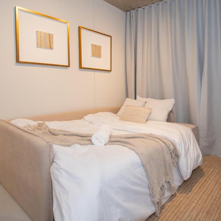 Chic Designer Flat Overlooking the City - Apartment - 30