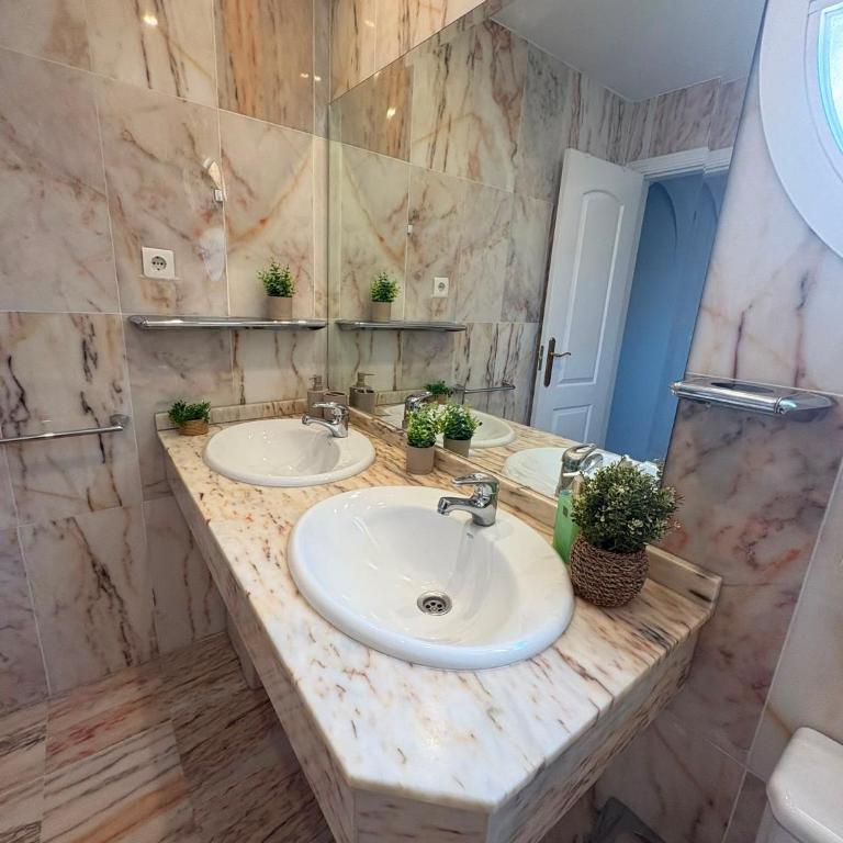 Relax & Swim Apartment - Three-Bedroom Apartment - 5