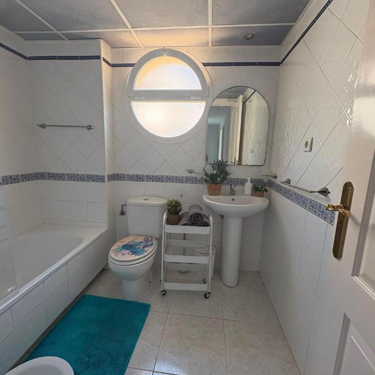 Relax & Swim Apartment - Three-Bedroom Apartment - 6