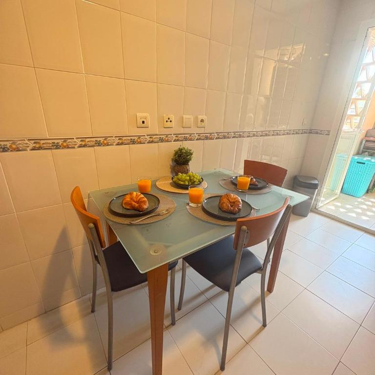 Relax & Swim Apartment - Three-Bedroom Apartment - 7