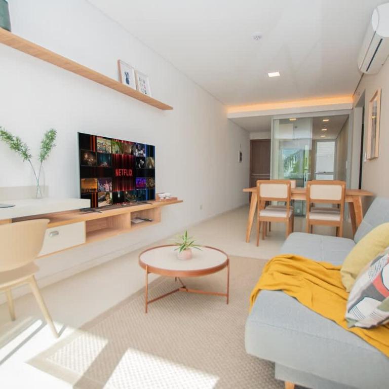 In the heart of Villamorra Rooftop Pool & BBQ - Apartment - 1
