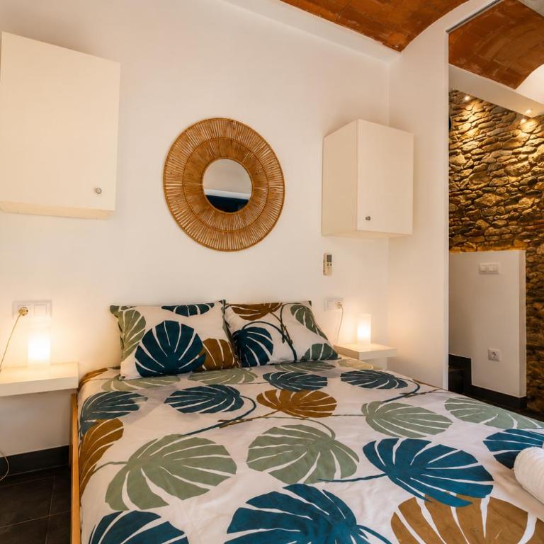 CASA DE PUEBLO de tres plantas en el CENTRO de Roses, junto a la playa con TERRAZA en el ático - Casa - 4