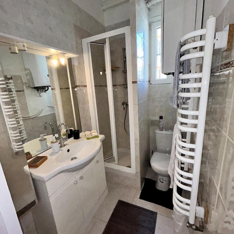 Cosy flat 10 min by walk from rue d Antibes - Appartement 3 Chambres - 13