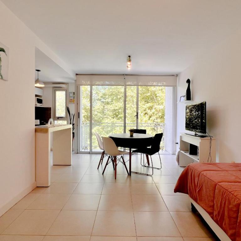 Depto Al A - Depto Zona Playa Grande para 4 PAX Con Cochera - Hola Sur - One-Bedroom Apartment with Balcony - 4