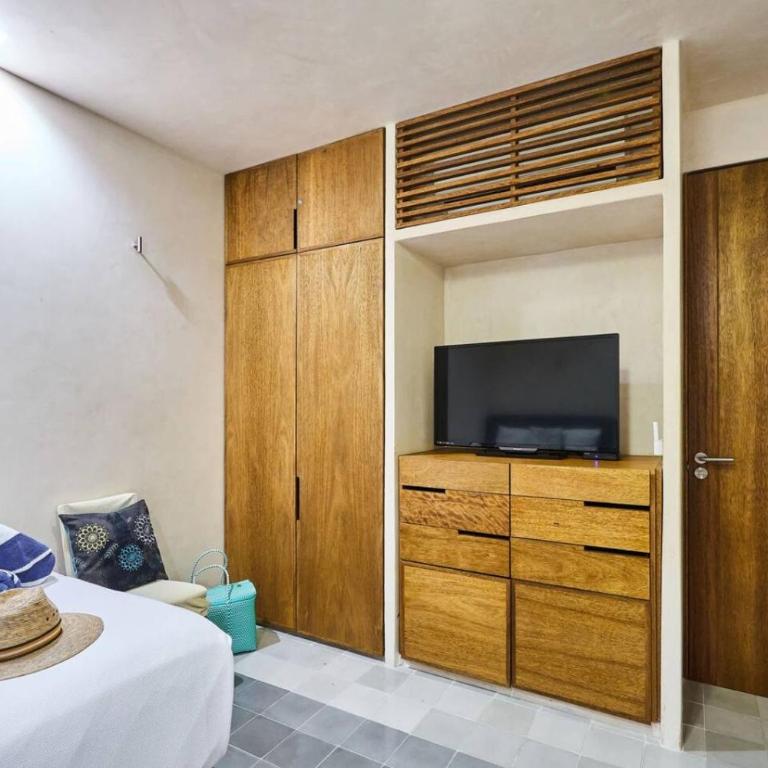 Sabor a Miel Steps from the Beach and 5th Avenue - Apartment - 27