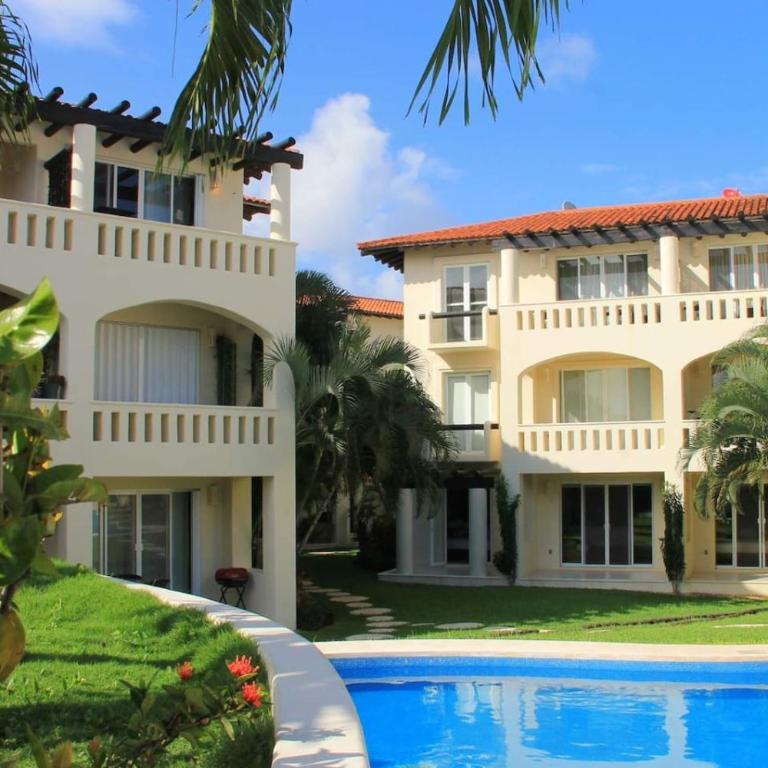 Ground floor Condo, Steps from Coco Beach and 5th Av - Apartment - 1