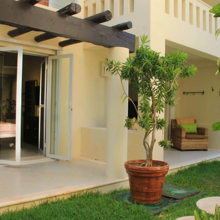 Ground floor Condo, Steps from Coco Beach and 5th Av - Apartment - 2