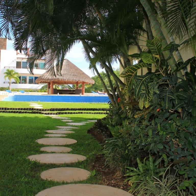 Ground floor Condo, Steps from Coco Beach and 5th Av - Apartment - 8