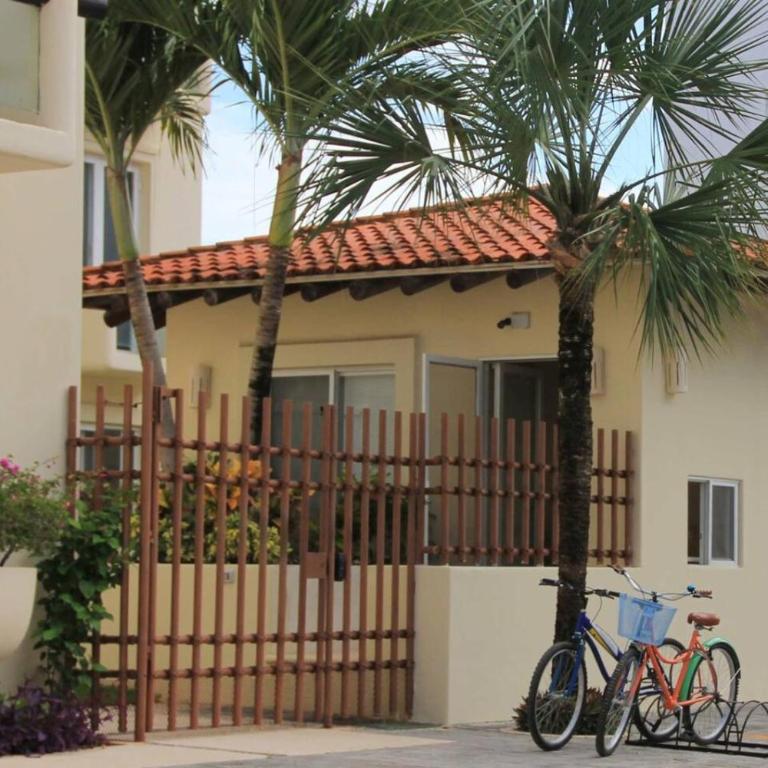 Ground floor Condo, Steps from Coco Beach and 5th Av - Apartment - 9