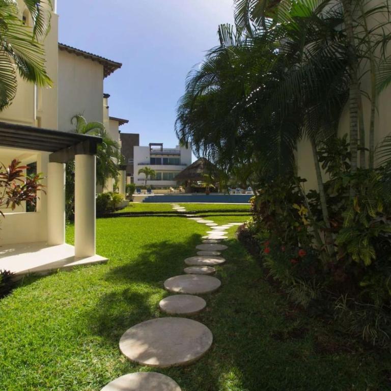 Ground floor Condo, Steps from Coco Beach and 5th Av - Apartment - 19