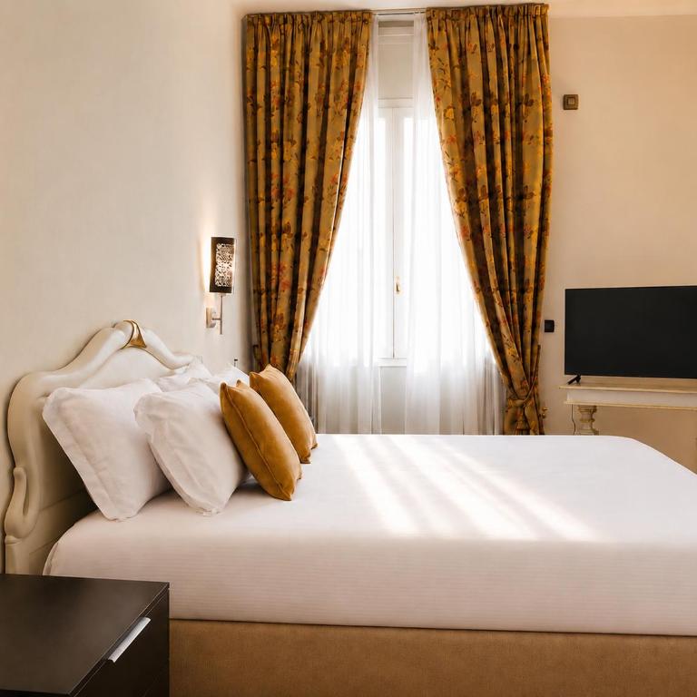 ComeCasa Duomo Elegant Retreat - Two-Bedroom Apartment with Balcony - 24