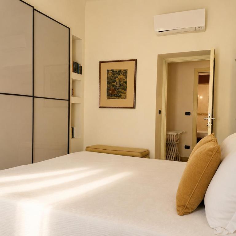 ComeCasa Duomo Elegant Retreat - Two-Bedroom Apartment with Balcony - 27