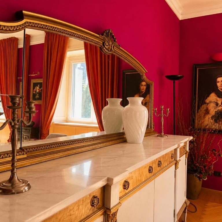 ComeCasa Duomo Elegant Retreat - Two-Bedroom Apartment with Balcony - 9
