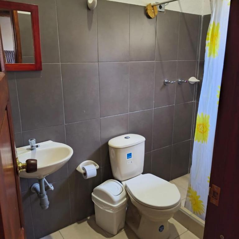 Hostal Villa San Juan - Cama en habitación compartida mixta de 4 camas - 4