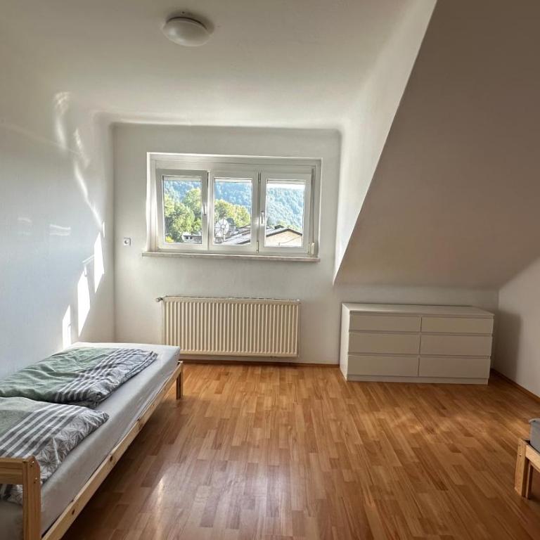 Monteurwohnung - Charmante und praktische Wohnung - Apartment mit 3 Schlafzimmern - 4