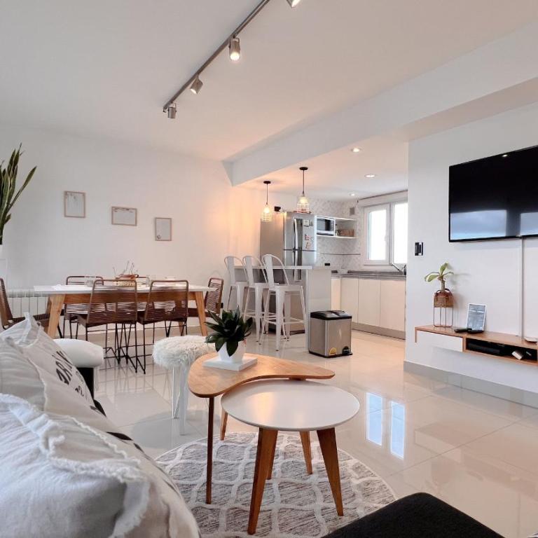 Depto Angel - Vista al Mar Punta Mogotes Para 4 personas Con cochera - Hola Sur - Two-Room Apartment - 2