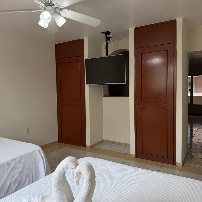 Hotel NV - Chambre Double Standard avec 2 Lits Doubles - 16